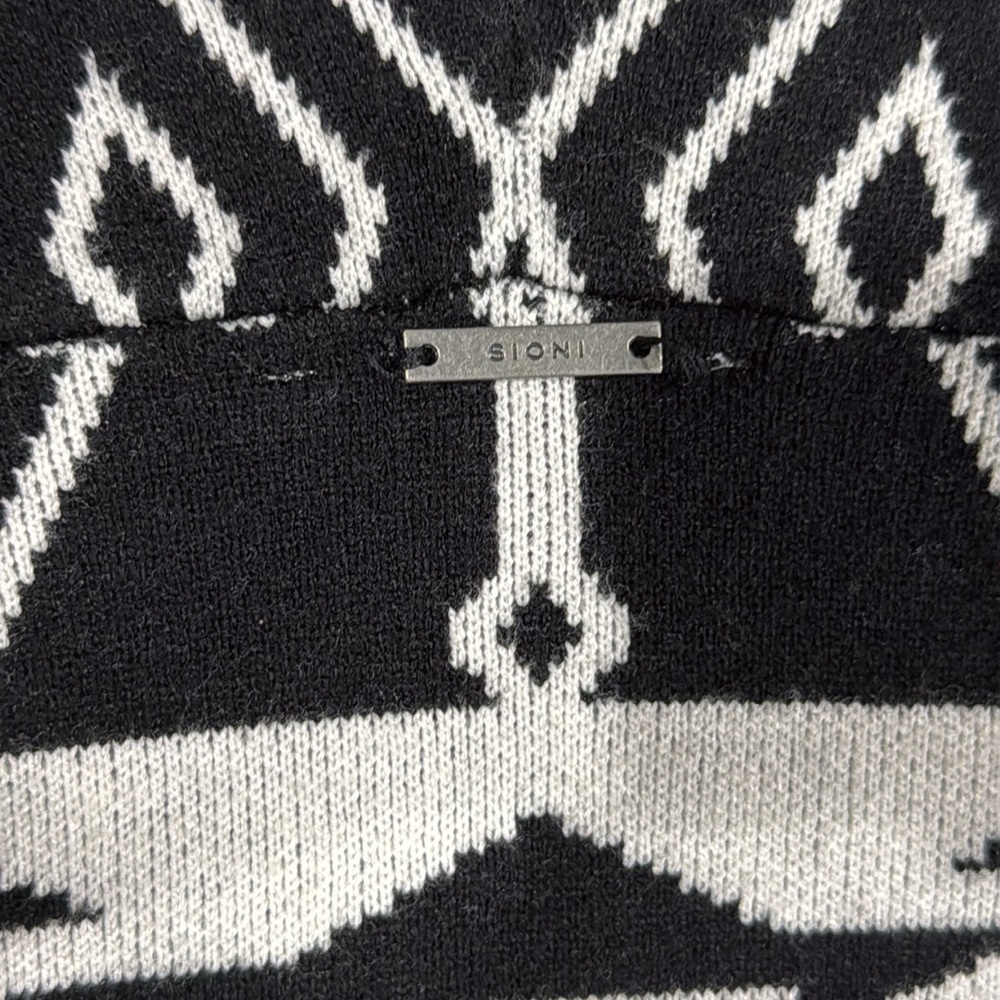 Sioni Geometric Black and White Knit Hooded Sweater - Large - Picture 7 of 11